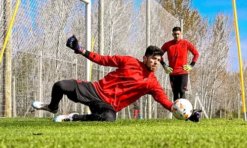 
          Imagem ilustrativa da imagem Flamengo desafia tabu contra Peñarol para continuar vivo na Libertadores
          