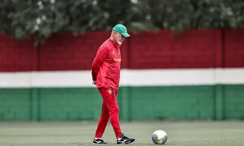 
          Imagem ilustrativa da imagem Fluminense faz jogo atrasado com Athletico para se afastar da zona de rebaixamento
          