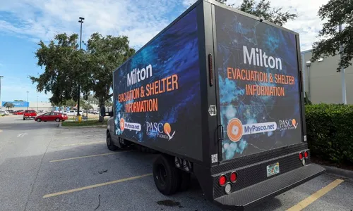 
          Imagem ilustrativa da imagem Furacão gera ordem de evacuação na Flórida e pode ter consequências catastróficas
          