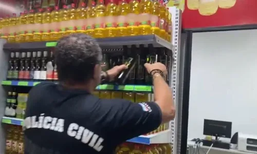 
          Imagem ilustrativa da imagem Garrafas de azeite e caixas de sabão em pó falsificados são apreendidos no ES
          