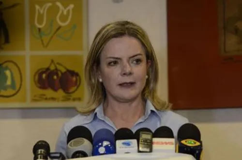 
          Imagem ilustrativa da imagem Gleisi Hoffmann responsabiliza Bolsonaro por queimadas e desmonte ambiental
          