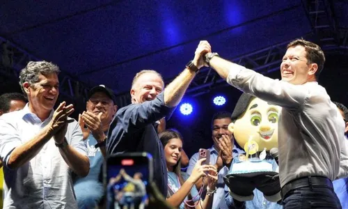 
          Imagem ilustrativa da imagem Governador e vice reforçam campanha em Vila Velha
          