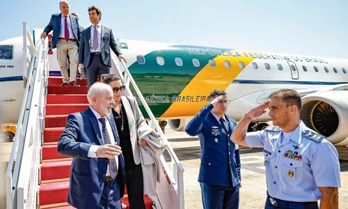 
          Imagem ilustrativa da imagem Governo discute compra de novo avião após falha deixar Lula voando em círculos
          