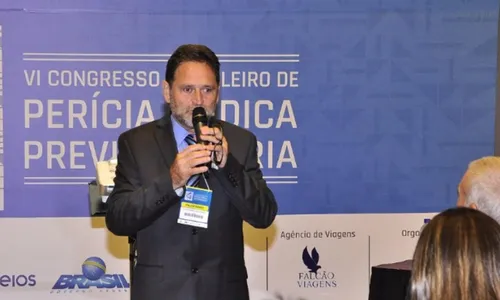 
          Imagem ilustrativa da imagem História de fé e superação em livro de médico capixaba
          