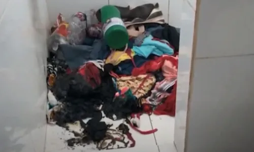 
          Imagem ilustrativa da imagem Homem coloca fogo nas roupas da ex e atira contra atual dela em Vila Velha
          