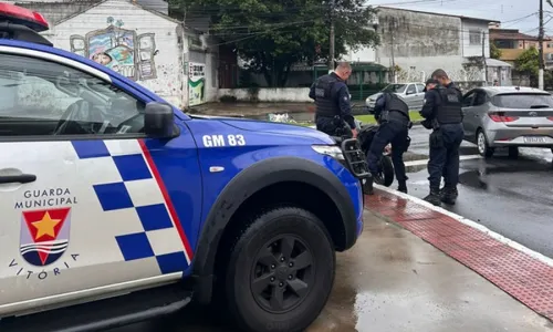 
          Imagem ilustrativa da imagem Homem é detido em Vitória após comprar moto clonada via site de vendas
          