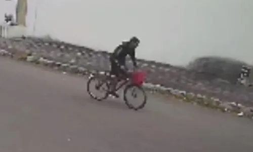 
          Imagem ilustrativa da imagem Homem é preso acusado de matar morador em praça de Vila Velha
          