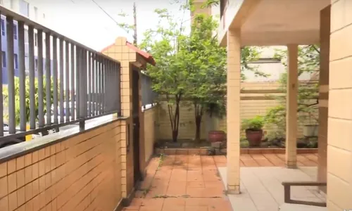 
          Imagem ilustrativa da imagem Homem invade casa na Praia da Costa, em Vila Velha
          