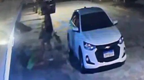 
          Imagem ilustrativa da imagem Idoso morre após ser atacado por cachorro em Olinda
          