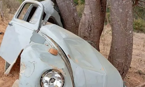 
          Imagem ilustrativa da imagem Idoso morre e mulher fica ferida após acidente com Fusca no Noroeste do ES
          