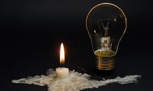 
          Imagem ilustrativa da imagem Insulina no lixo e sem banho: os impactos do apagão para os idosos de SP
          