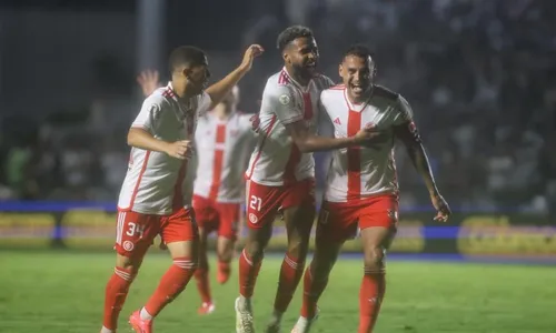 
          Imagem ilustrativa da imagem Internacional vence o Vasco e chega a 15 jogos de invencibilidade no Brasileirão
          