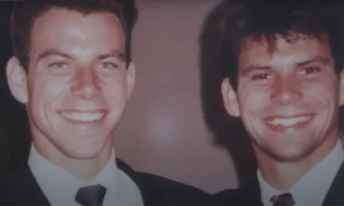 
          Imagem ilustrativa da imagem Irmãos Menendez terão audiência para decidir se caso será reaberto
          