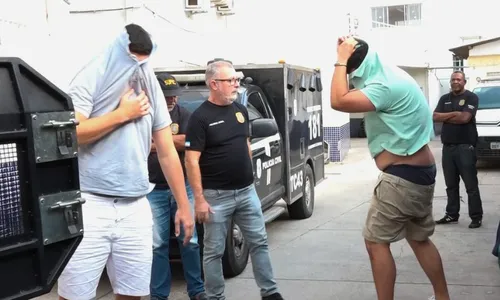 
          Imagem ilustrativa da imagem Irmãos são presos por agressão e injúria racial durante briga em quiosque no ES
          