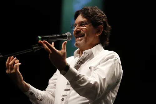 
          Imagem ilustrativa da imagem Jessier Quirino faz duas sessões neste domingo (20) no Teatro RioMar
          