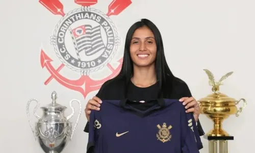 
          Imagem ilustrativa da imagem Jogadora do Corinthians tenta fugir após bater o carro e atropelar mulher em SP
          