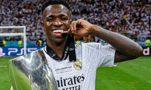 
          Imagem ilustrativa da imagem Jornal espanhol crava Vinícius Júnior como vencedor da Bola de Ouro
          