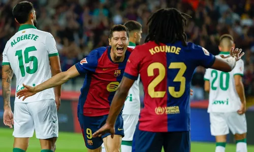 
          Imagem ilustrativa da imagem Lewandowski marca e garante 7ª vitória consecutiva do Barcelona em La Liga
          