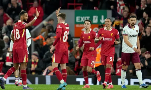 
          Imagem ilustrativa da imagem Liverpool pode ser campeão da Premier League hoje; veja o que precisa acontecer
          