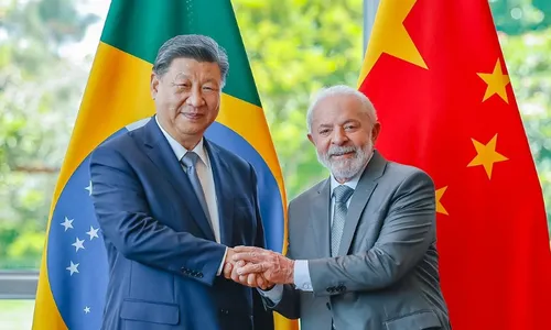 
          Imagem ilustrativa da imagem Lula ganha pedaço da Lua de Xi Jinping em jantar no Itamaraty
          