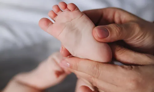 
          Imagem ilustrativa da imagem Mãe é presa por dar remédios a filha de 2 meses para ela parar de chorar
          