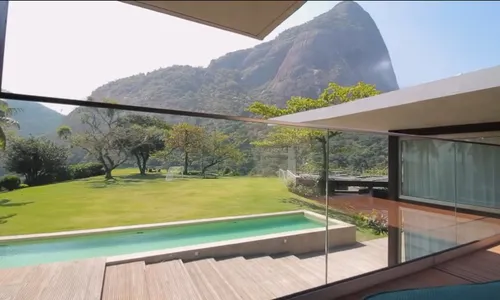 
          Imagem ilustrativa da imagem Mansão de Márcio Garcia é colocada à venda por R$ 275 milhões no Rio
          
