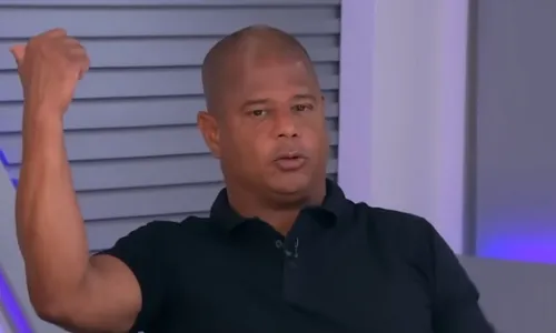 
          Imagem ilustrativa da imagem Marcelinho Carioca chama Tite de 'pinóquio', 'ingrato' e 'mentiroso'
          