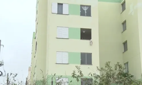 
          Imagem ilustrativa da imagem Mulher é arremessada do 3º andar durante briga por dívida de R$ 500 em Cariacica
          