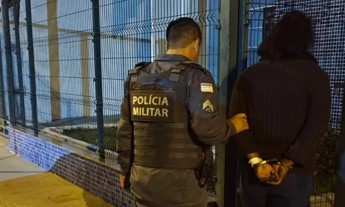 
          Imagem ilustrativa da imagem Mulher é presa após atear fogo no ex-companheiro e enteado no Sul do ES
          