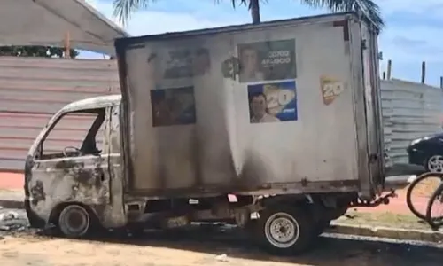 
          Imagem ilustrativa da imagem Mulher é presa suspeita de incendiar caminhão da ex na Praia da Costa
          