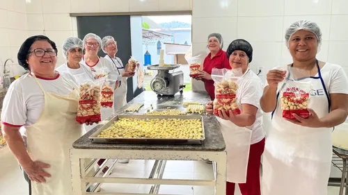 
          Imagem ilustrativa da imagem Mulheres dobram renda com agro e viram chefes de família
          