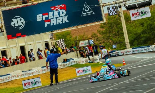 
          Imagem ilustrativa da imagem Murilo Duarte celebra a experiência no Brasileiro de kart e foca no tri do Estadual
          