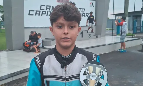 
          Imagem ilustrativa da imagem Murilo Duarte comemora o  tri no Estadual de Kart
          