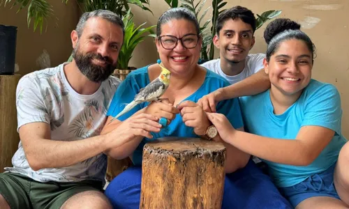 
          Imagem ilustrativa da imagem “Não nos vemos sem o Pipoca”, afirma família de Guarapari que adotou calopsita
          