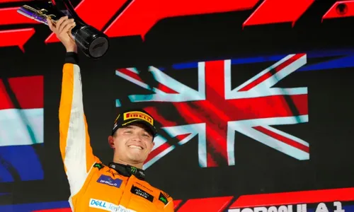 
          Imagem ilustrativa da imagem Norris elogia desempenho da McLaren no triunfo em Cingapura: 'Estávamos voando'
          