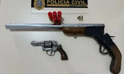 
          Imagem ilustrativa da imagem Pai é investigado por suspeita de ensinar filhas a atirar no Norte do ES
          