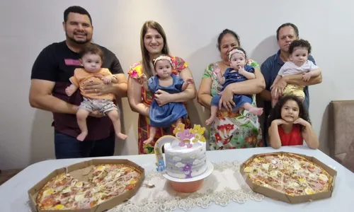 
          Imagem ilustrativa da imagem Pais dos sêxtuplos preparam festa para comemorar 1 ano dos bebês
          