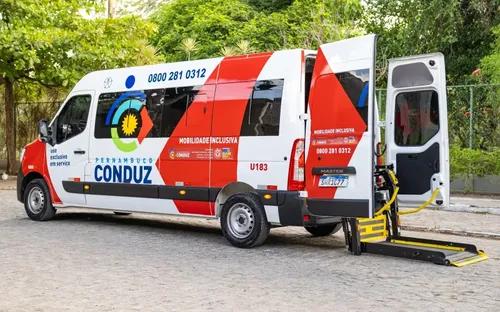 
          Imagem ilustrativa da imagem Pessoas com deficiência podem solicitar transporte adaptado para o dia da votação
          