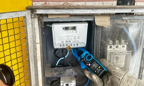 
          Imagem ilustrativa da imagem Polícia flagra furto de energia elétrica em distribuidora de bebidas em Cariacica
          