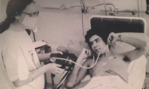 
          Imagem ilustrativa da imagem “Por que só eu escapei?”, Questiona sobrevivente de acidente aéreo com 123 mortes
          