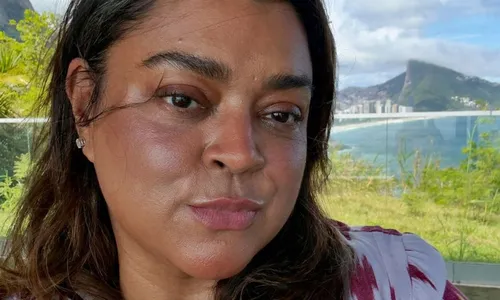 
          Imagem ilustrativa da imagem Preta Gil mostra remédios que toma para o tratamento do câncer
          