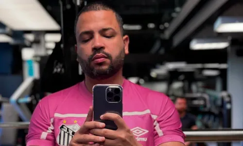 
          Imagem ilustrativa da imagem Projota é feito refém em sua própria casa em SP
          