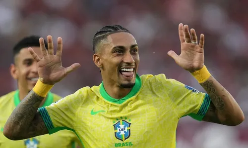 
          Imagem ilustrativa da imagem Raphinha apimenta clima para Argentina x Brasil: "Porrada, dentro e fora de campo"
          