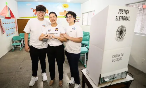 
          Imagem ilustrativa da imagem Raquel Lyra vota em Caruaru e reforça compromisso de Pernambuco com a democracia
          