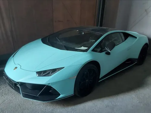 
          Imagem ilustrativa da imagem Receita Federal fará leilão com Lamborghini, Iphones e caminhões
          