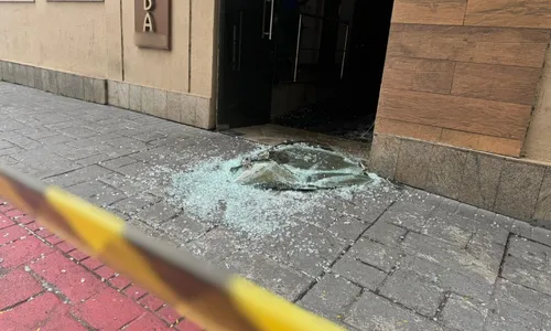 
          Imagem ilustrativa da imagem Restaurante é atingido por incêndio após furto na Praia do Canto
          