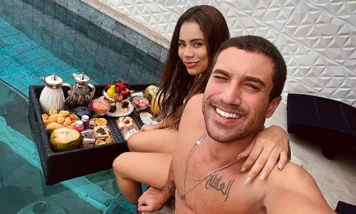 
          Imagem ilustrativa da imagem Ricardo Vianna celebra gravidez de Lexa: "Agora eu sou pai de duas crianças"
          