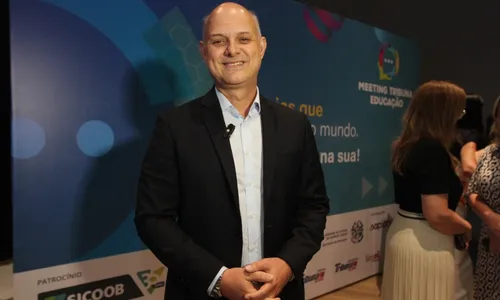 
          Imagem ilustrativa da imagem Robô vira sensação e faz abertura de evento sobre educação
          