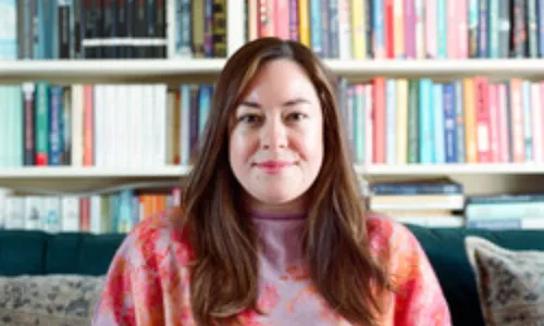 
          Imagem ilustrativa da imagem Romance inspirado em desejos e maldição
          