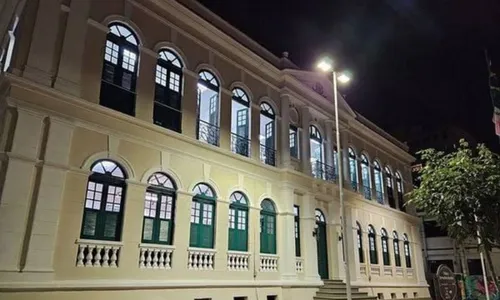 
          Imagem ilustrativa da imagem Secretária de Cachoeiro sofre queda em elevador de prédio da prefeitura
          